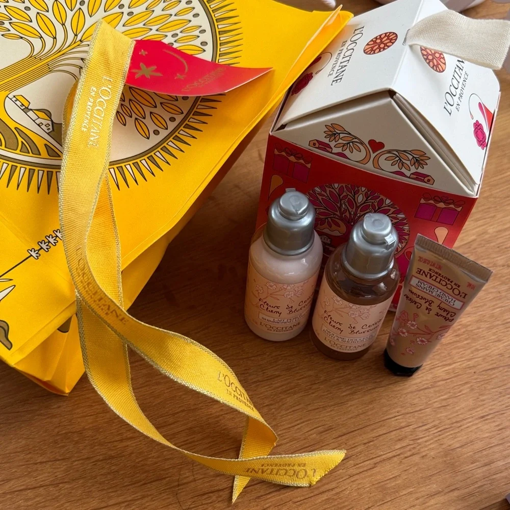 L'OCCITANE Cherry Blossom Trio Set - Pink & Silver - Picture 6 of 9